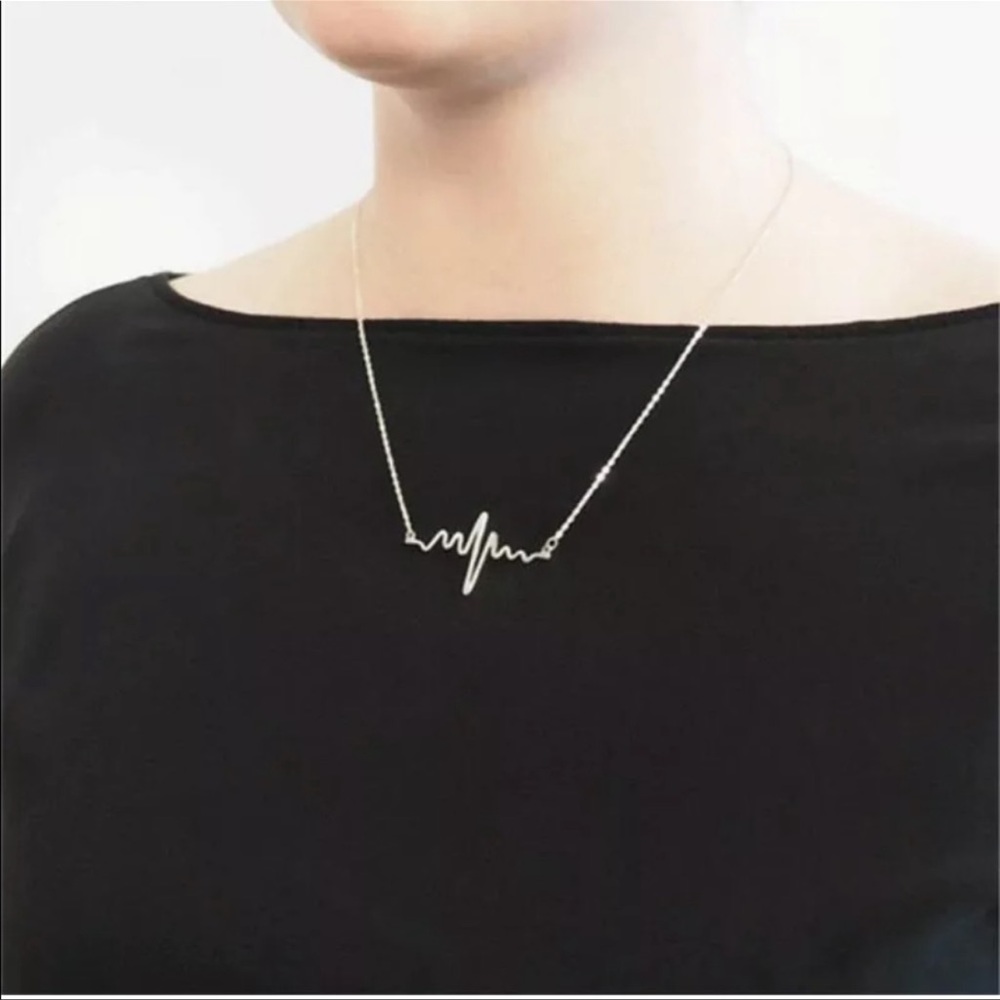 Giuliana + Madison Nurse ♥️  Heart Beat Necklace - Picture 2 of 2